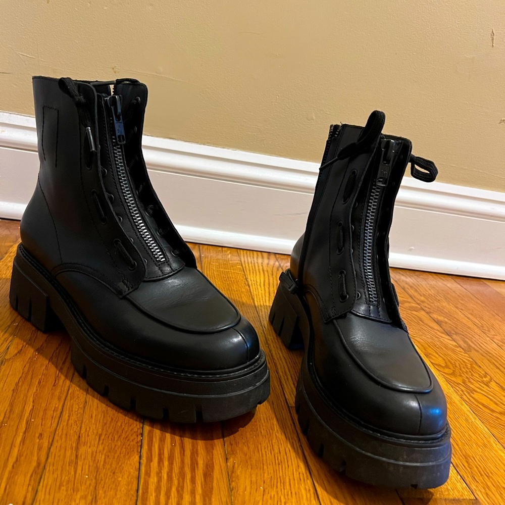 Ash Lynch front zip chunky boots -black -size 10